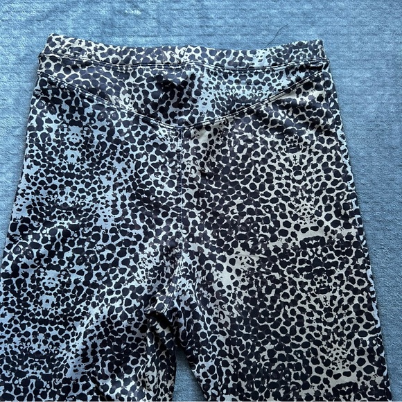 LIVE THE PROCESS Leopard Print Athletic Cropped Leggings Capris Animal Print M - Picture 11 of 14